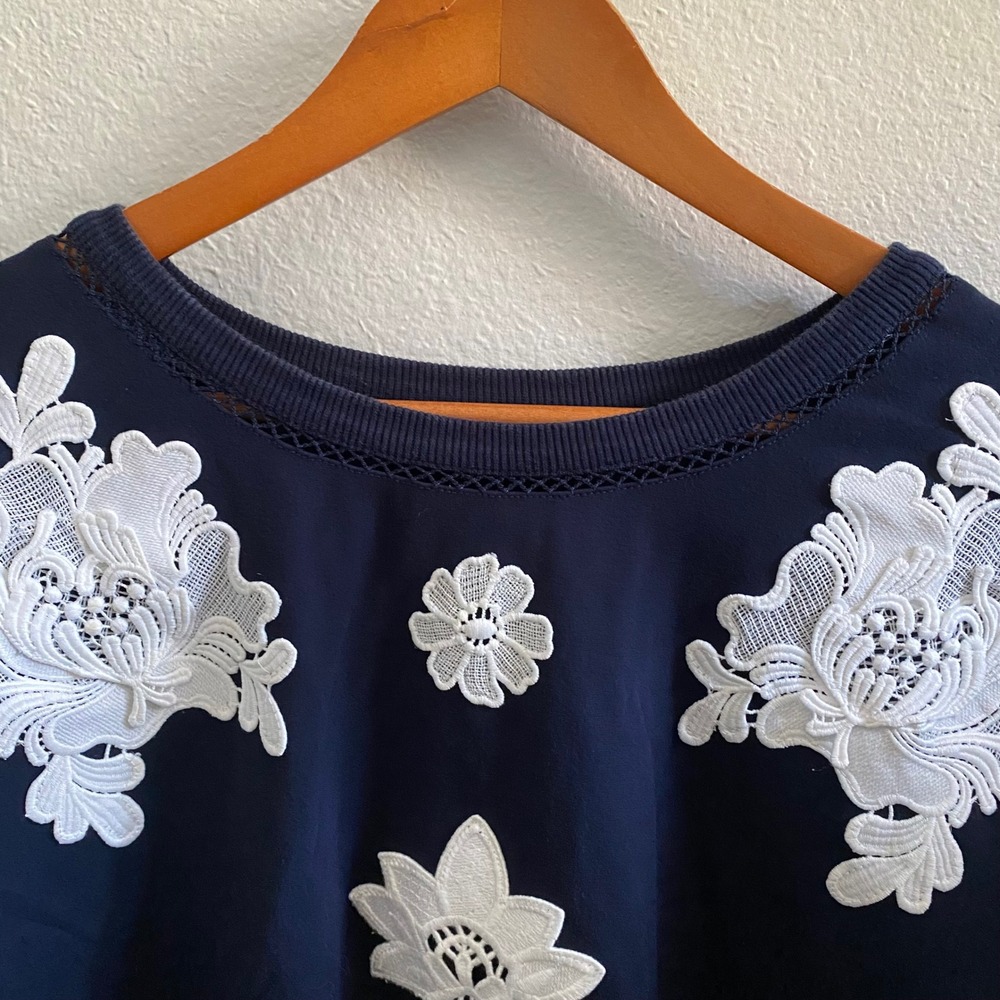 Victoria‎ Beckham for Target Navy Floral Lace Applique Sweatshirt Plus Size 2X - Picture 2 of 8